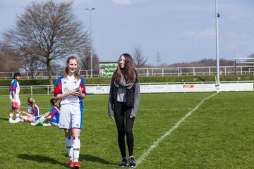Bild 395 - wBJ SV Henstedt Ulzburg - TSV Sch�nberg : Ergebnis: 5:2